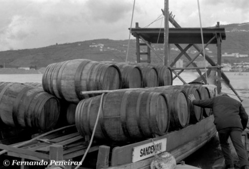 Barco Rabelo com Pipas de Carvalho Barco Rabelo com Pipas de Carvalho