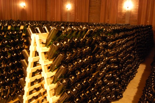 garrafas em autólise no pupitre remuage